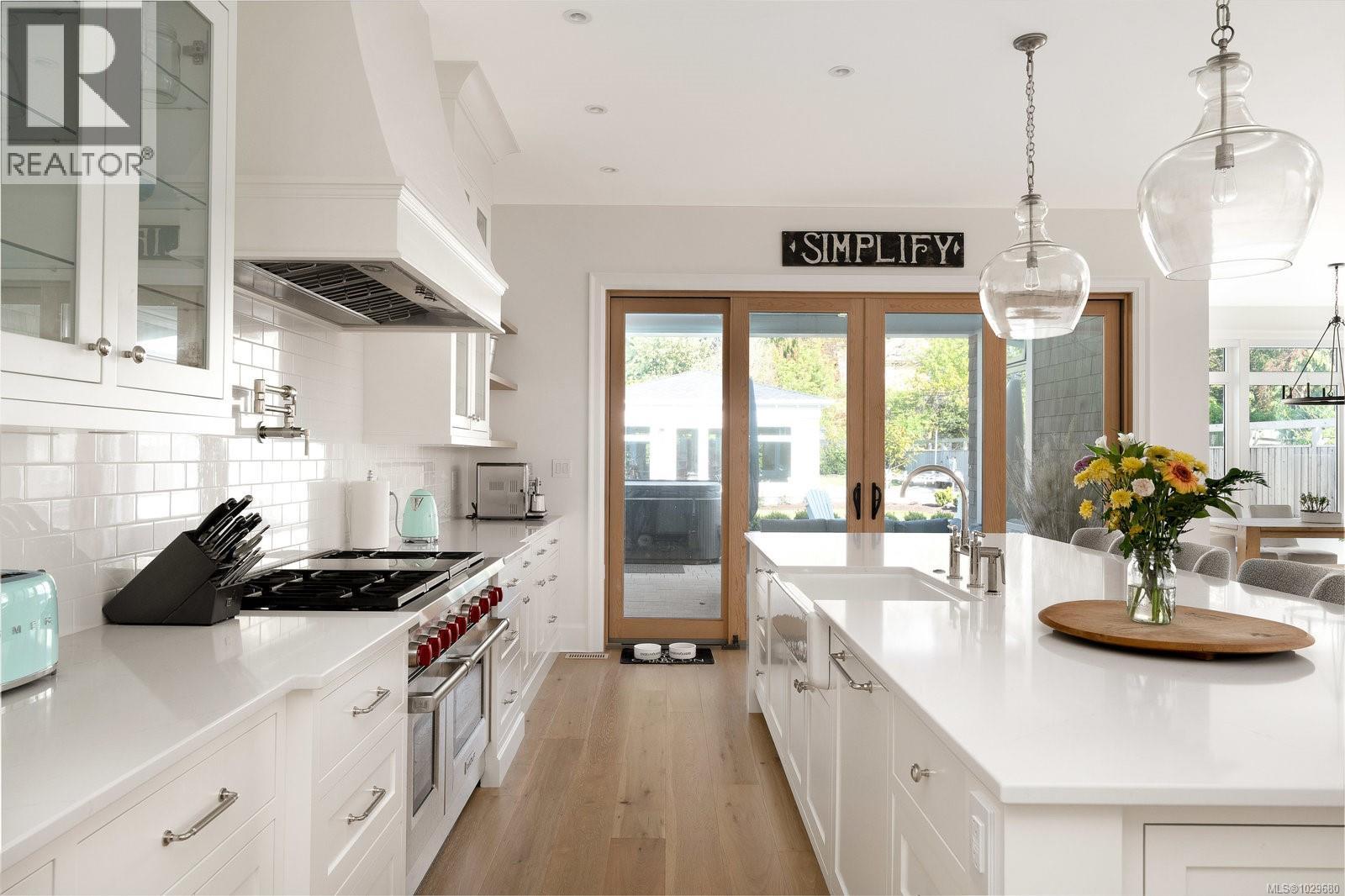  575 St. Patrick Street, Oak Bay