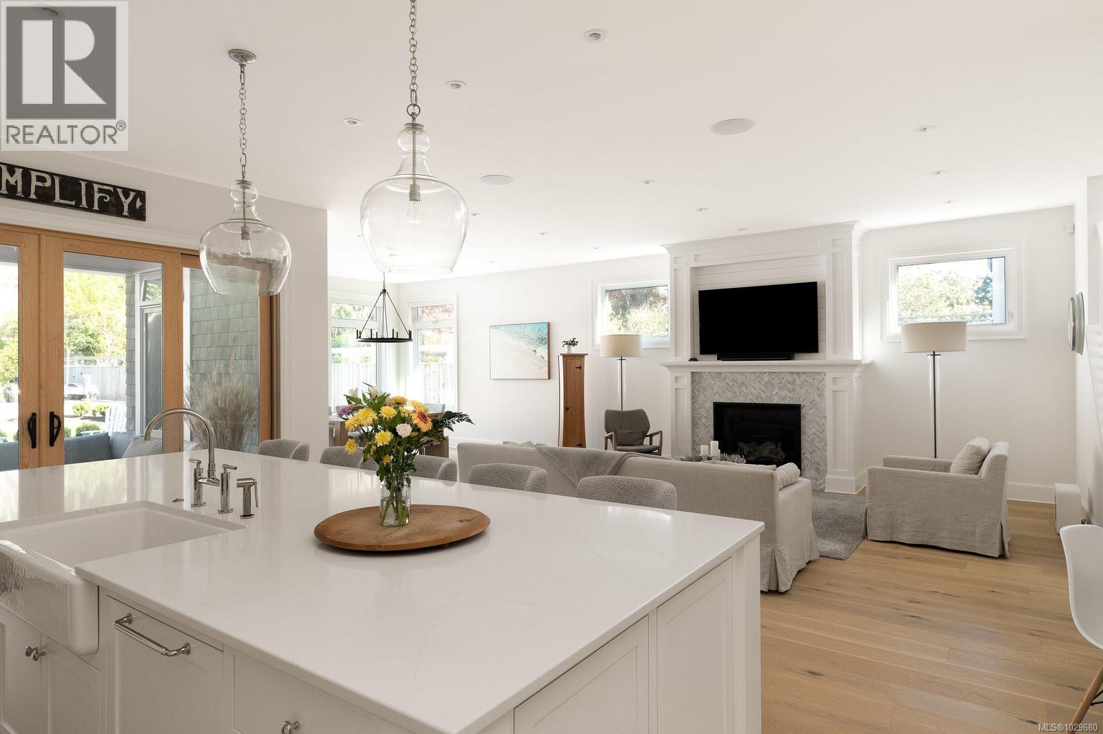  575 St. Patrick Street, Oak Bay