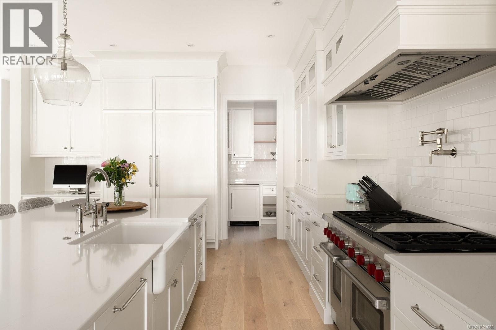  575 St. Patrick Street, Oak Bay