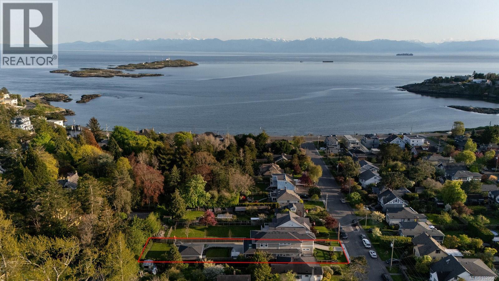  575 St. Patrick Street, Oak Bay