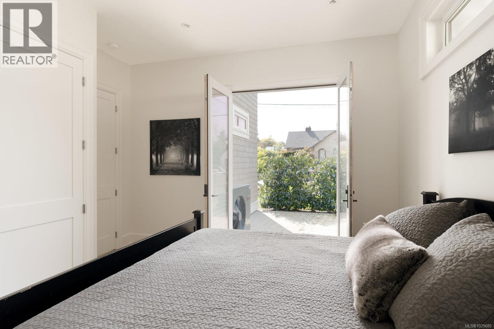  575 St. Patrick Street, Oak Bay