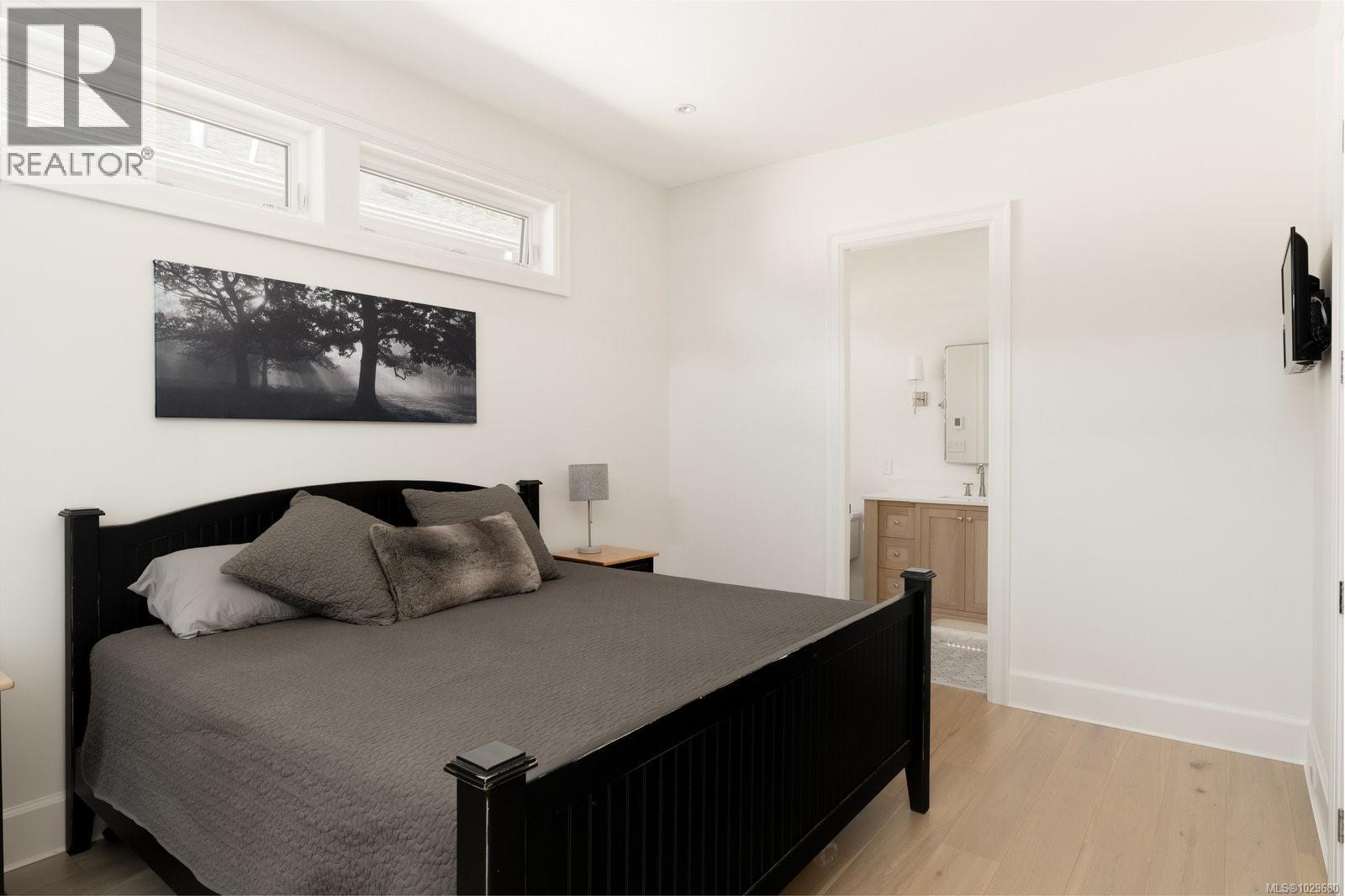  575 St. Patrick Street, Oak Bay