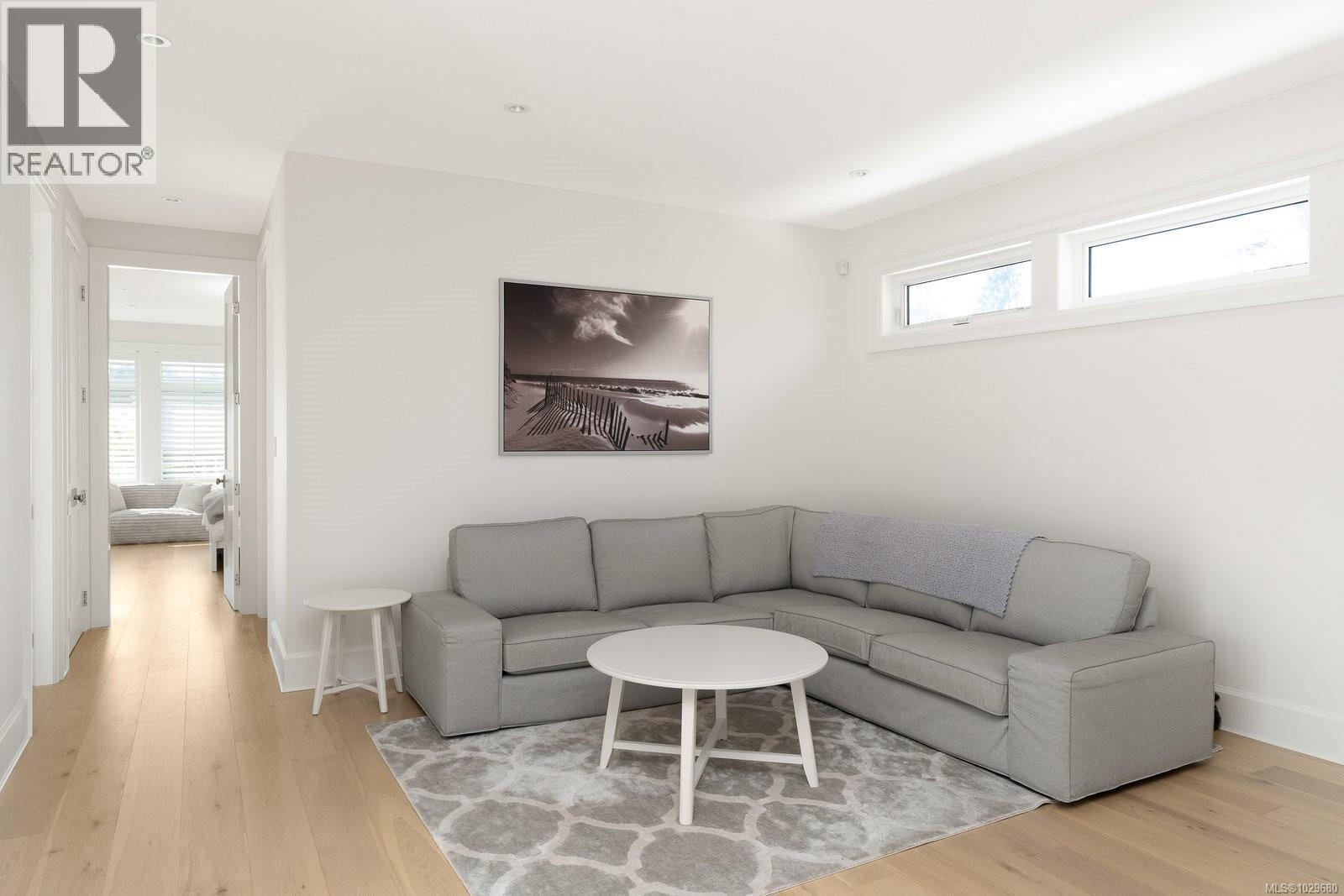  575 St. Patrick Street, Oak Bay