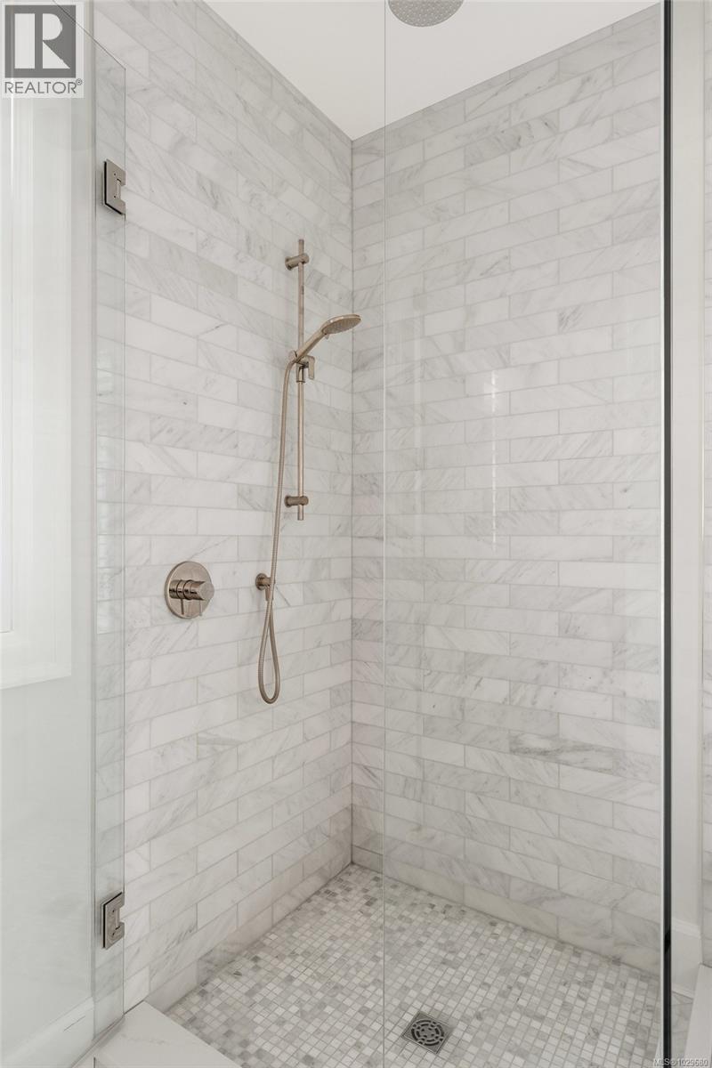  575 St. Patrick Street, Oak Bay