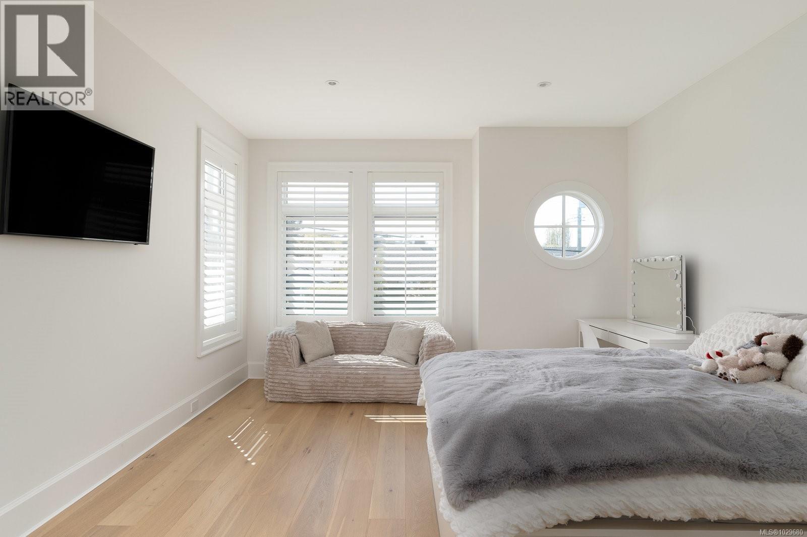  575 St. Patrick Street, Oak Bay