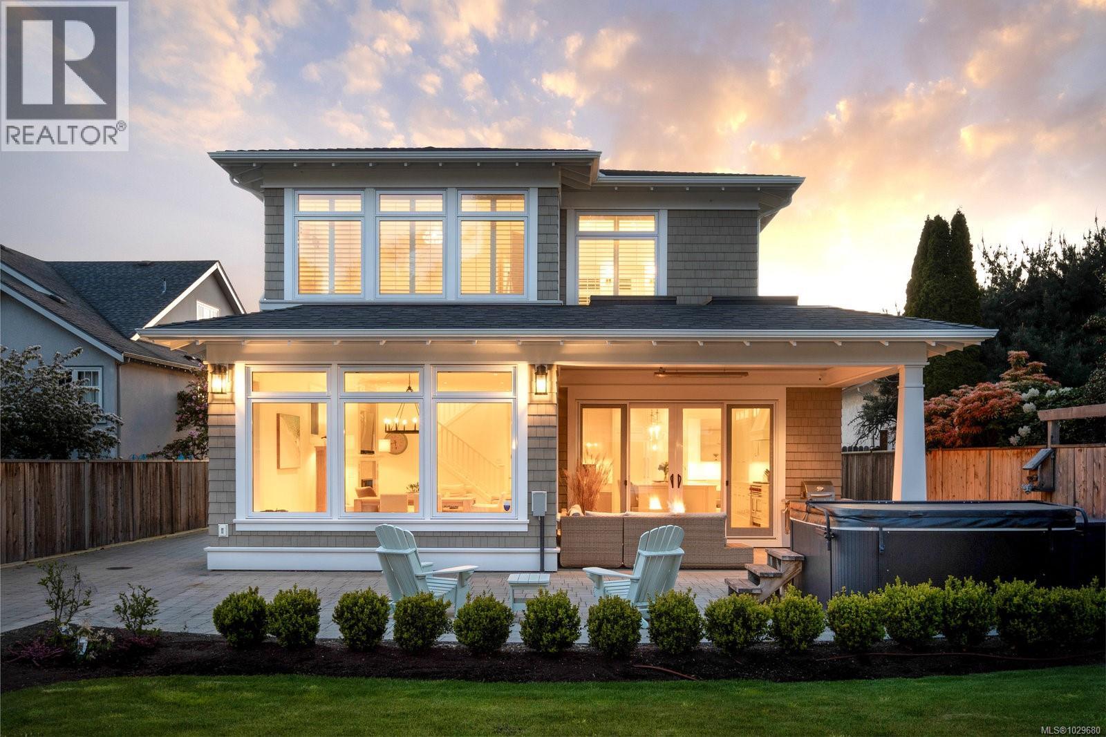  575 St. Patrick Street, Oak Bay