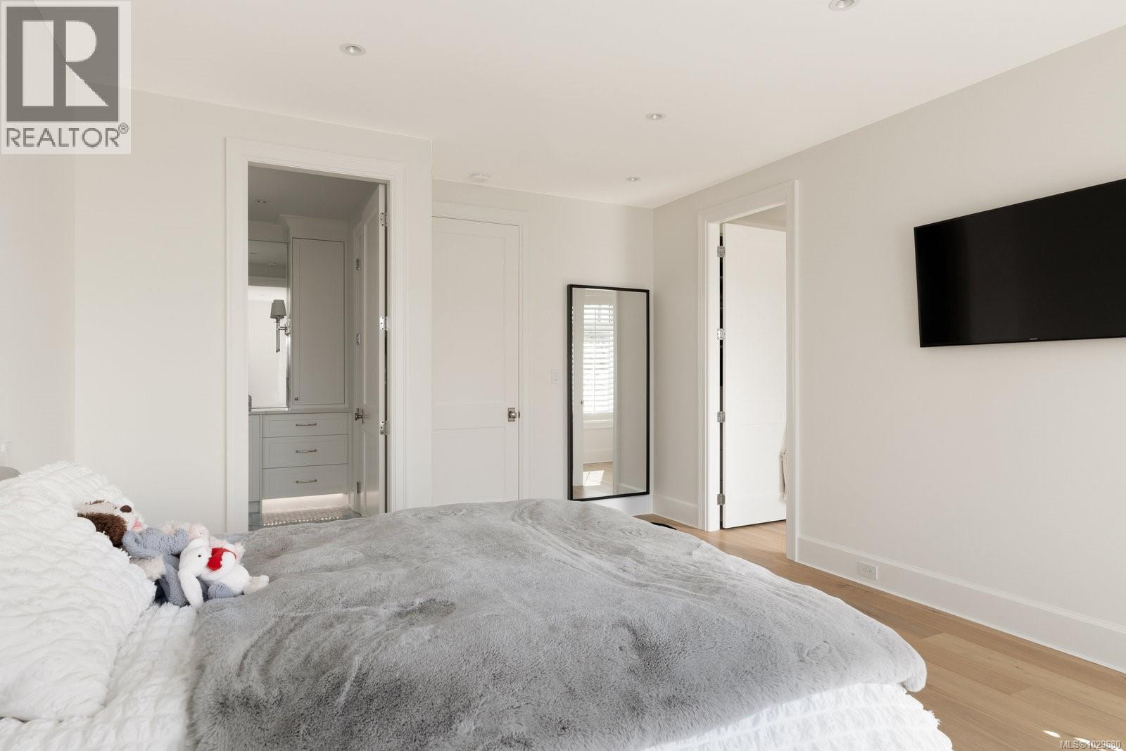  575 St. Patrick Street, Oak Bay