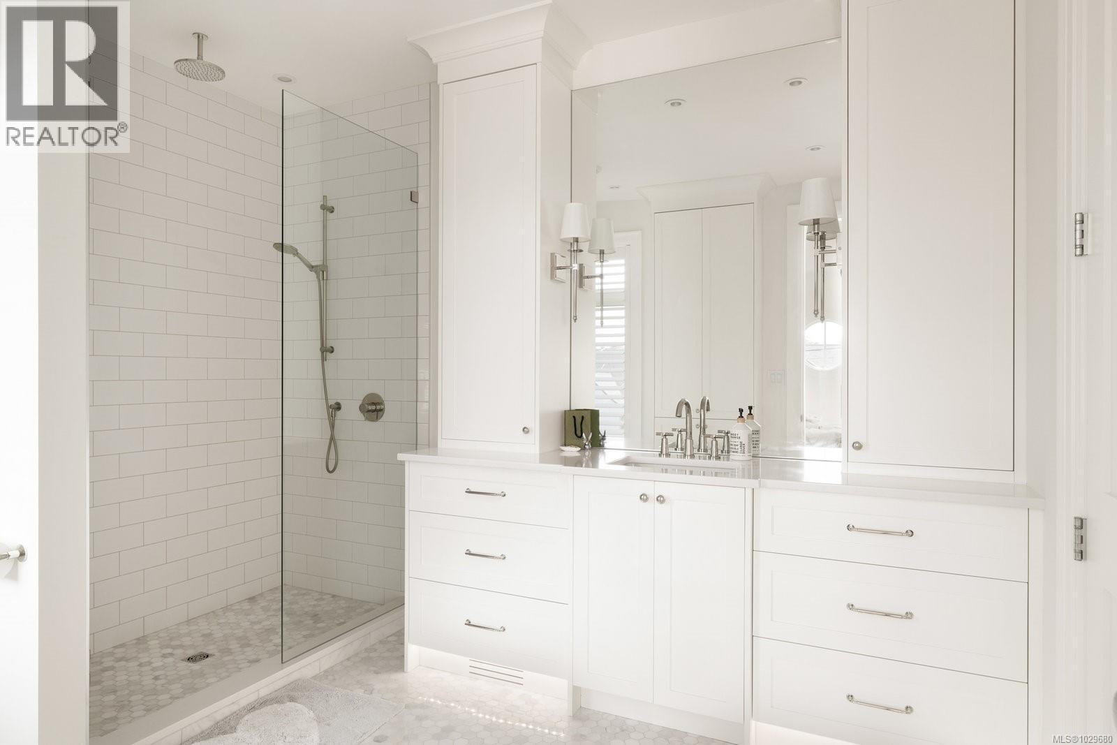  575 St. Patrick Street, Oak Bay