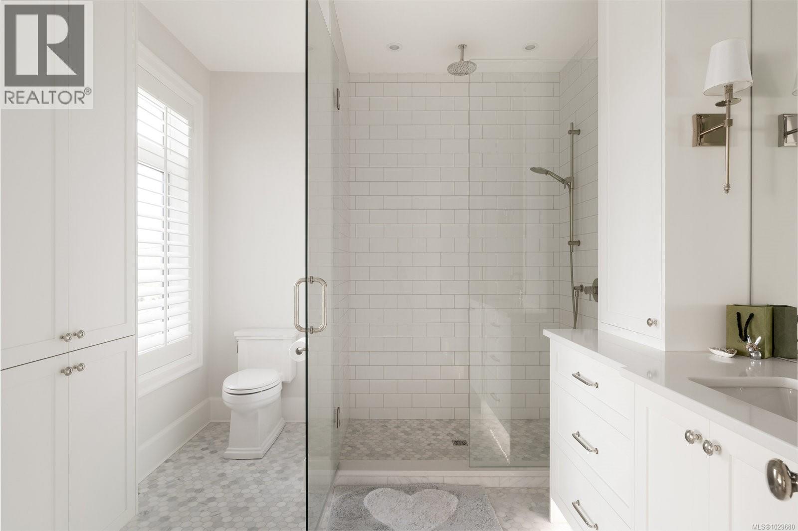  575 St. Patrick Street, Oak Bay