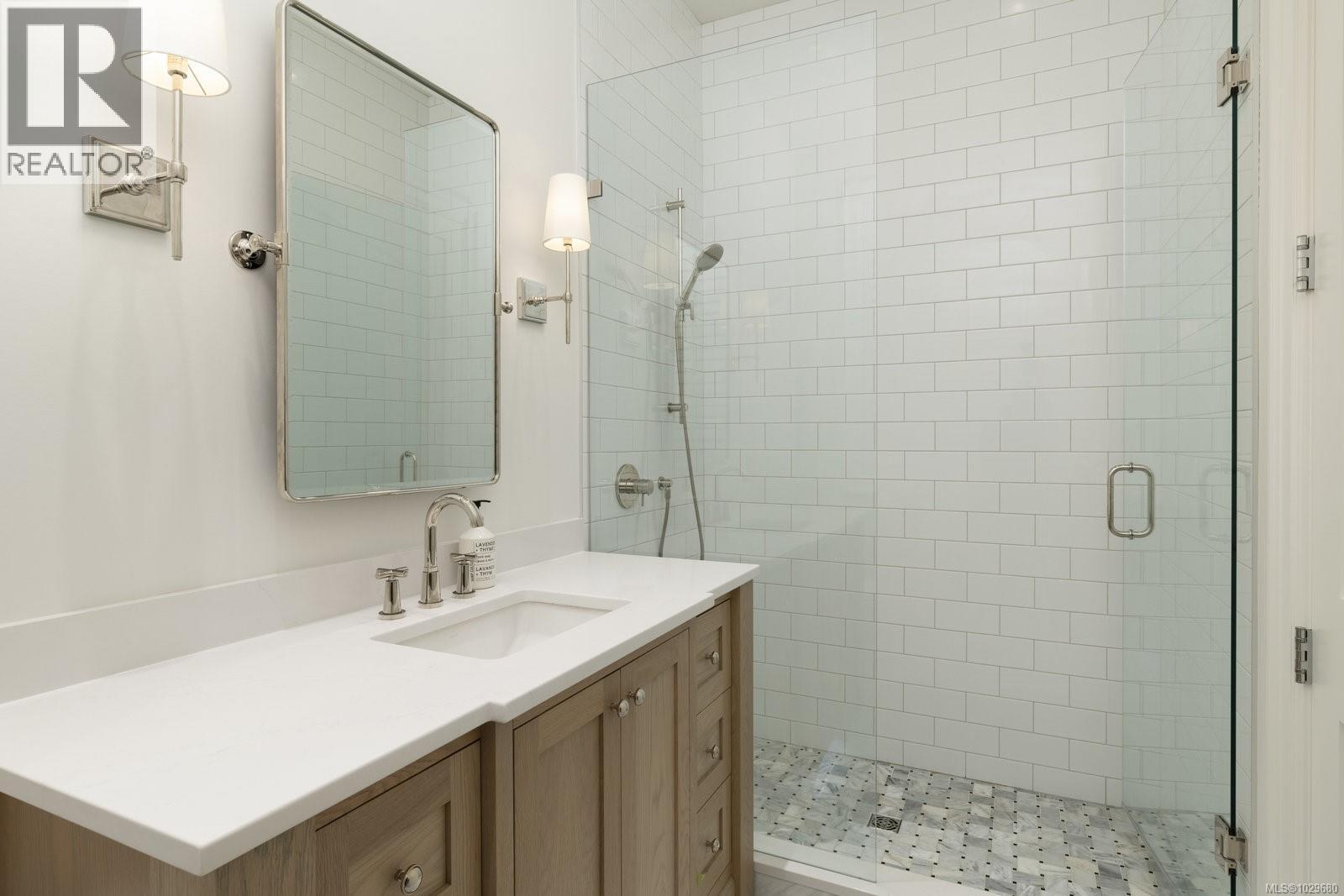  575 St. Patrick Street, Oak Bay