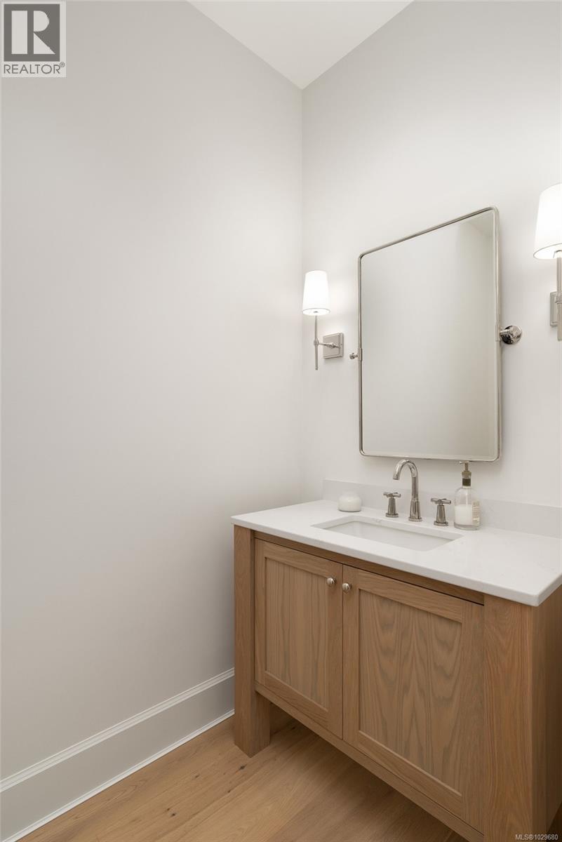  575 St. Patrick Street, Oak Bay