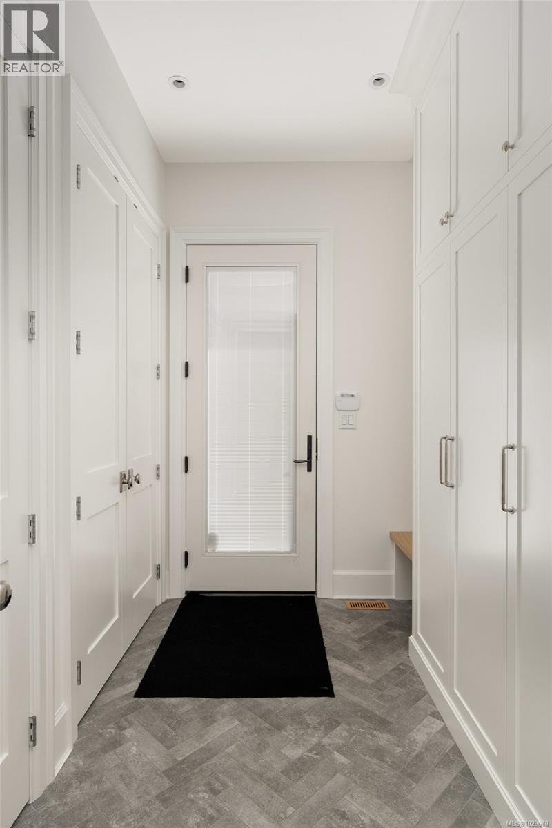  575 St. Patrick Street, Oak Bay