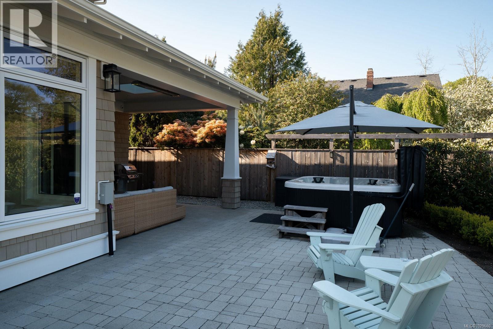  575 St. Patrick Street, Oak Bay