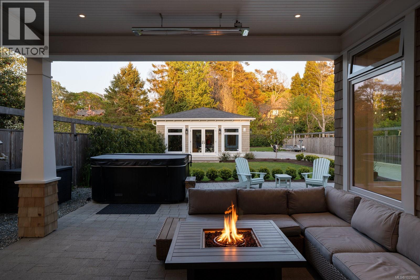  575 St. Patrick Street, Oak Bay