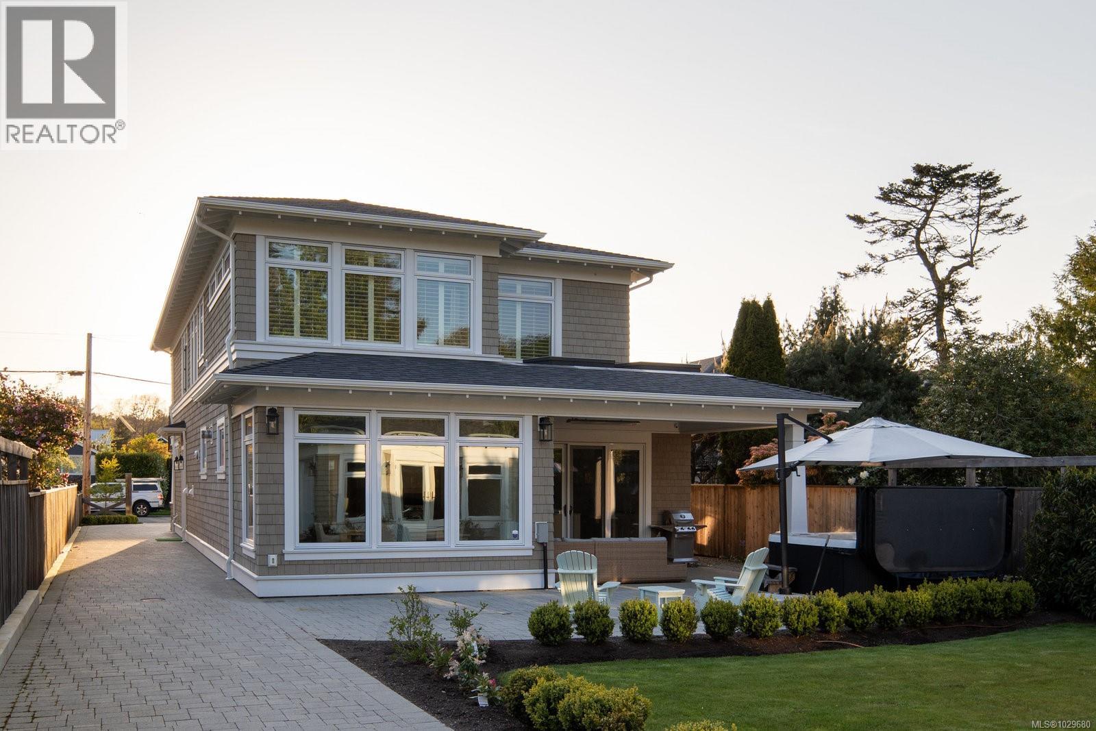  575 St. Patrick Street, Oak Bay