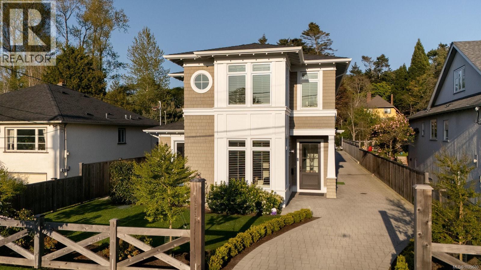  575 St. Patrick Street, Oak Bay