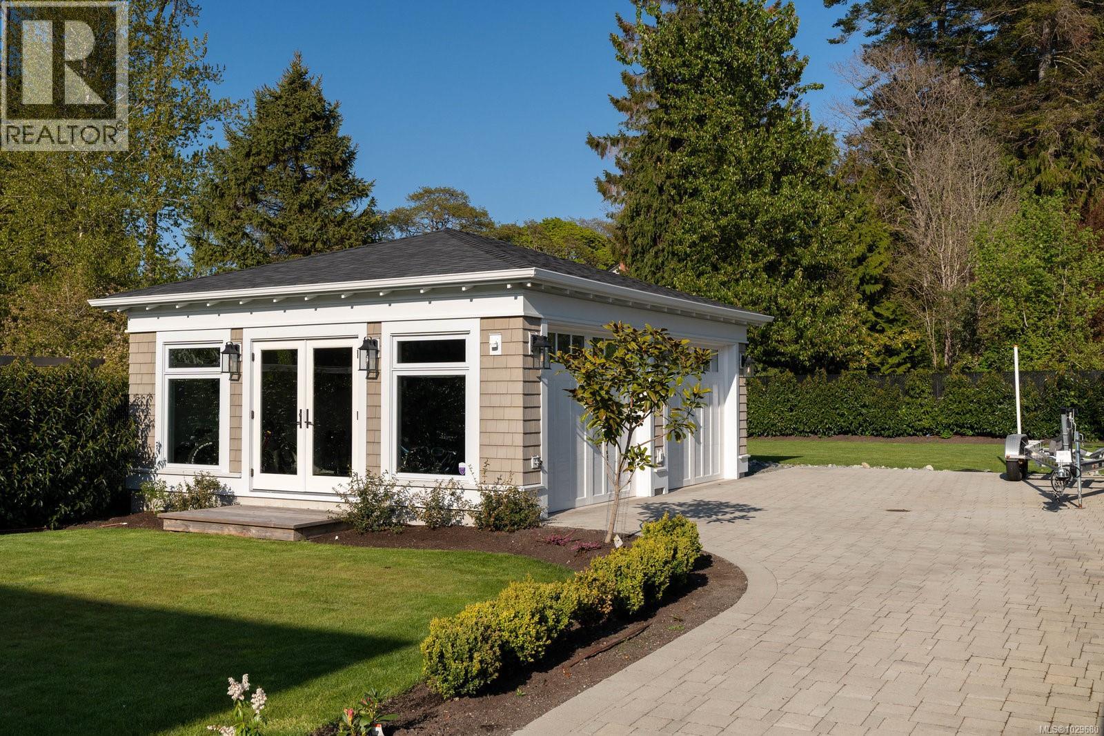  575 St. Patrick Street, Oak Bay