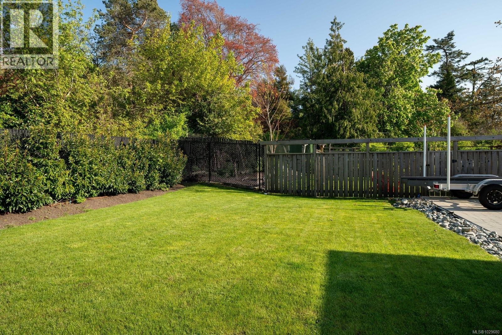 575 St. Patrick Street, Oak Bay