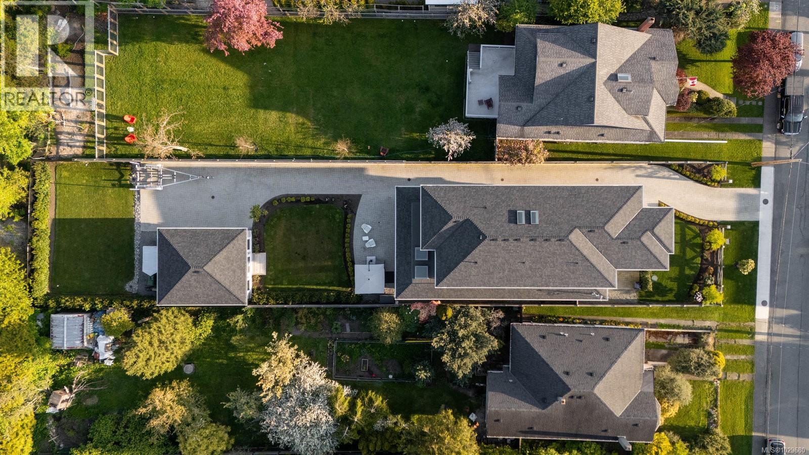  575 St. Patrick Street, Oak Bay