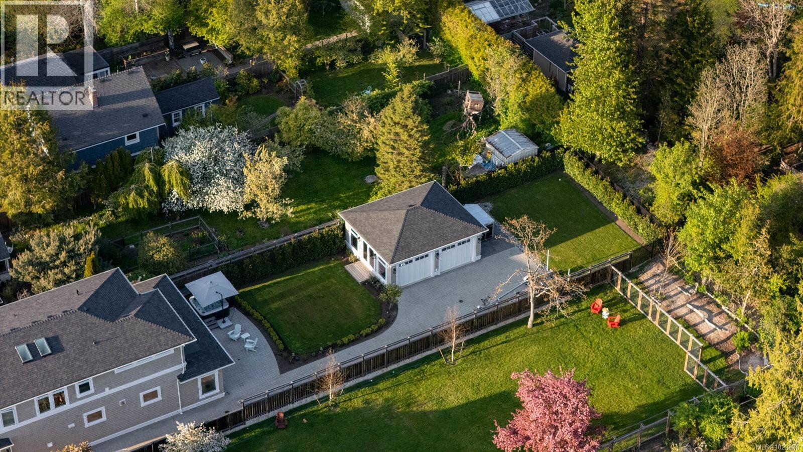  575 St. Patrick Street, Oak Bay