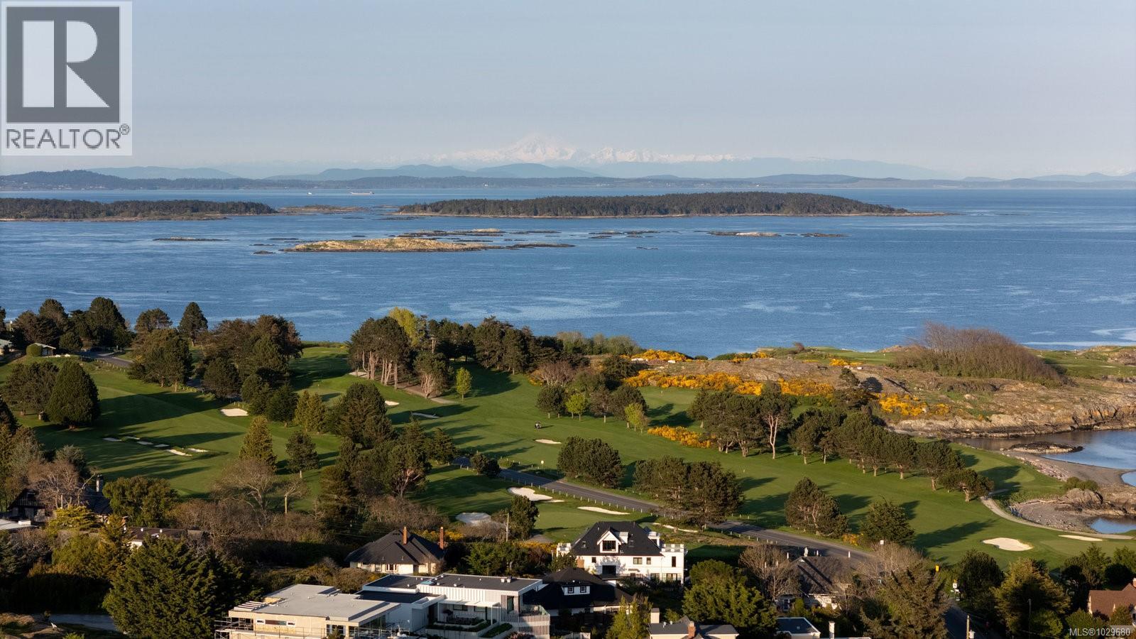  575 St. Patrick Street, Oak Bay