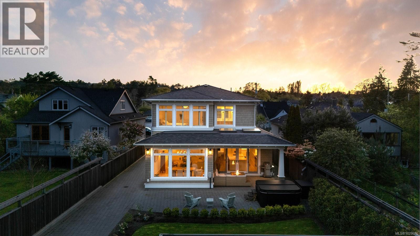  575 St. Patrick Street, Oak Bay