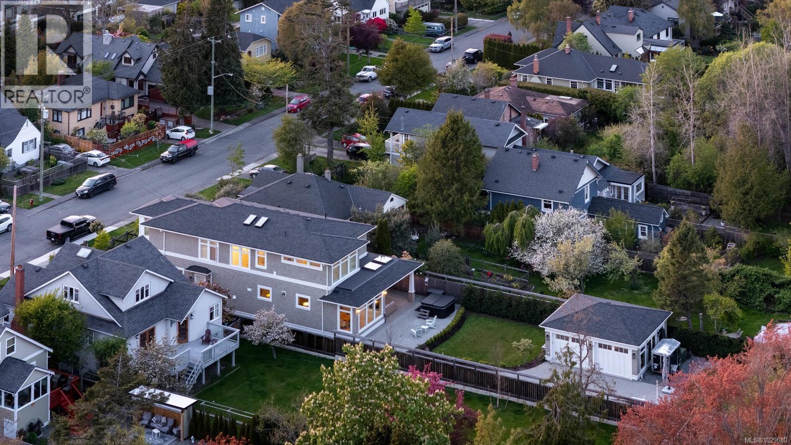  575 St. Patrick Street, Oak Bay