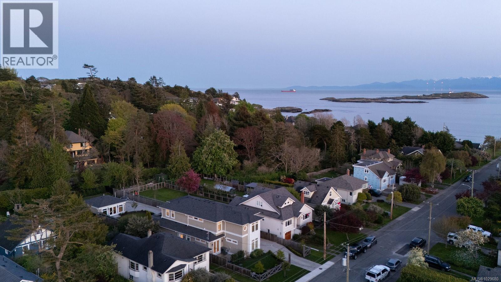  575 St. Patrick Street, Oak Bay