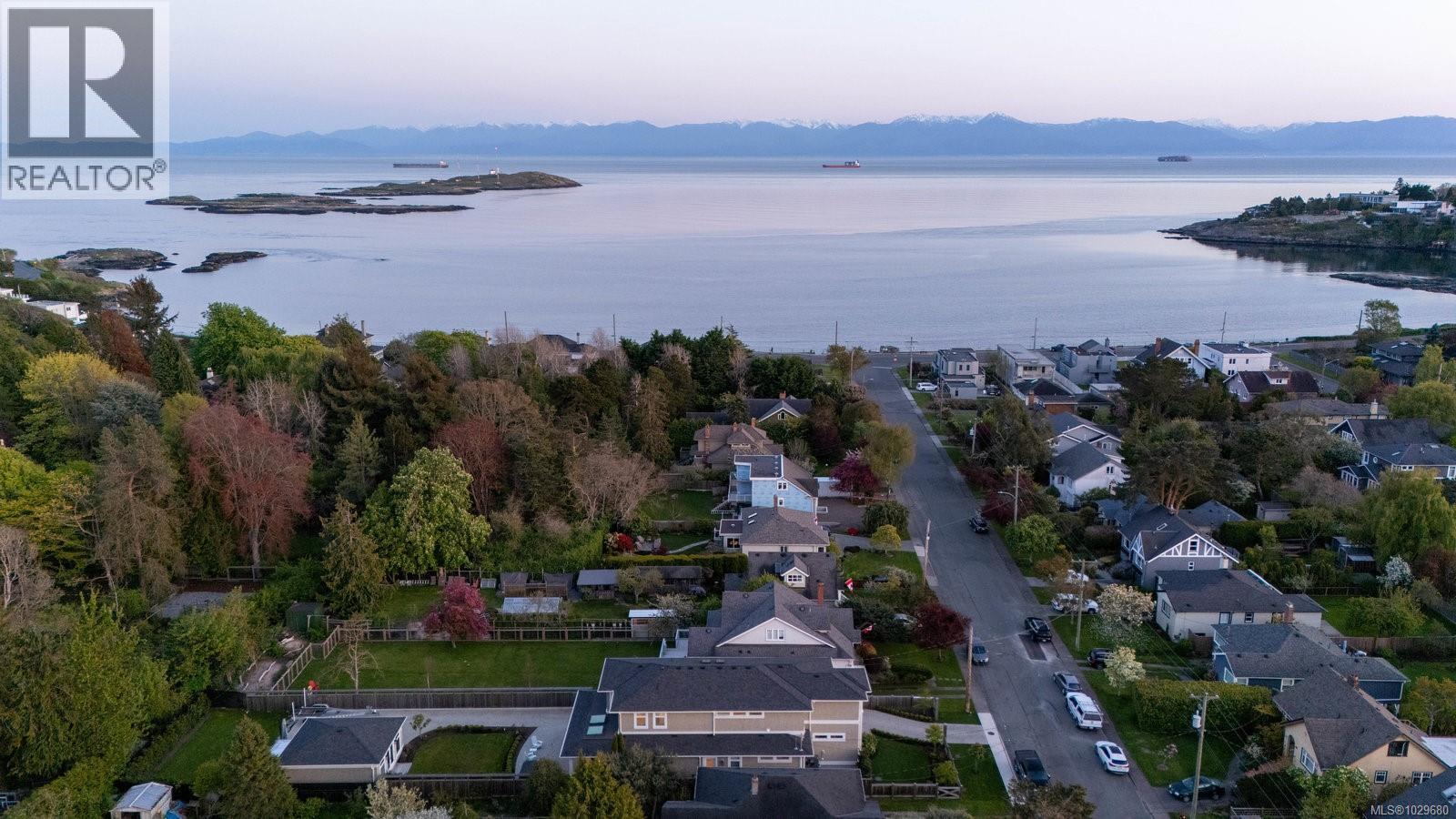  575 St. Patrick Street, Oak Bay
