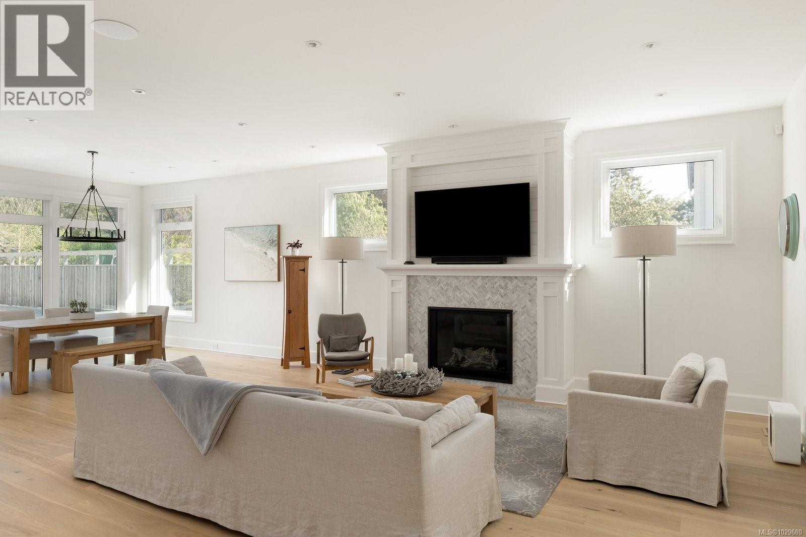  575 St. Patrick Street, Oak Bay