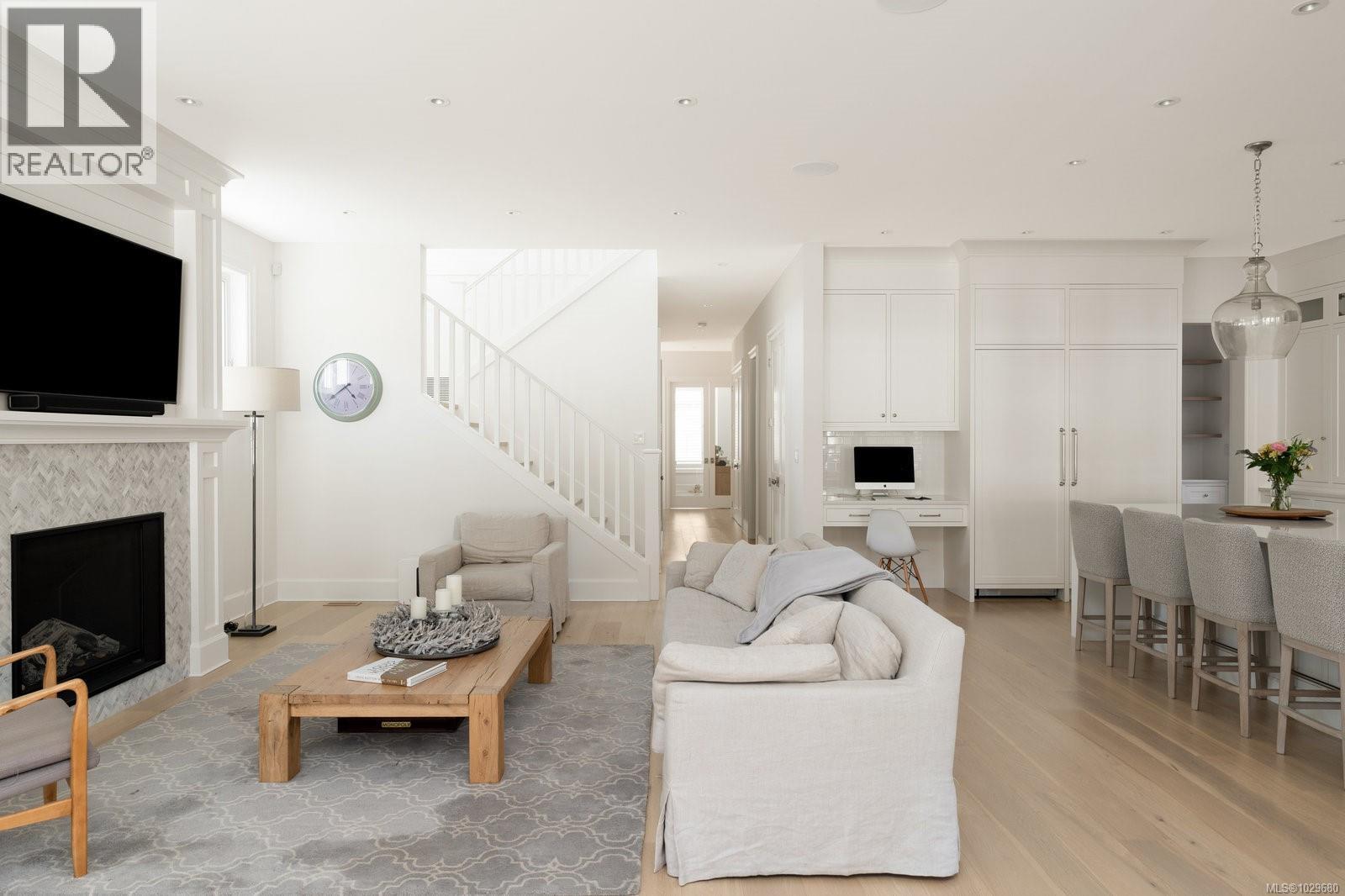  575 St. Patrick Street, Oak Bay