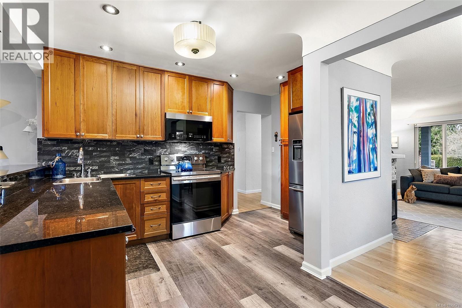  2861 Eastdowne Road, Oak Bay