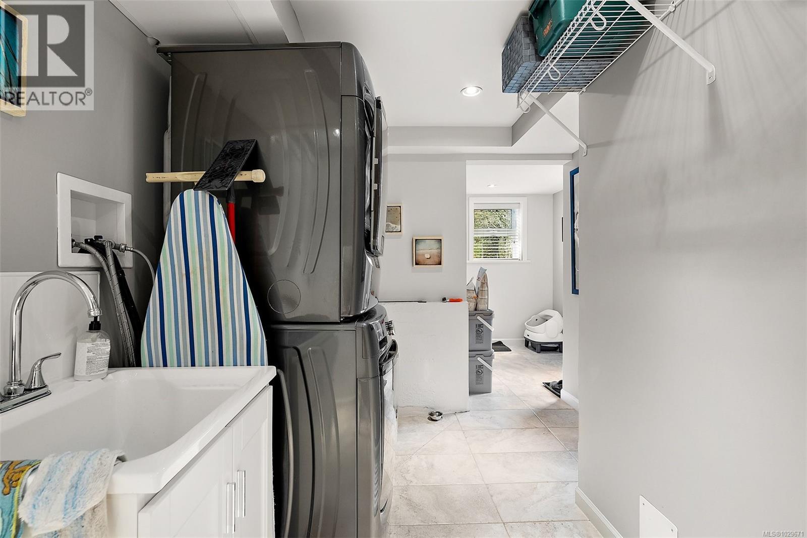  2861 Eastdowne Road, Oak Bay