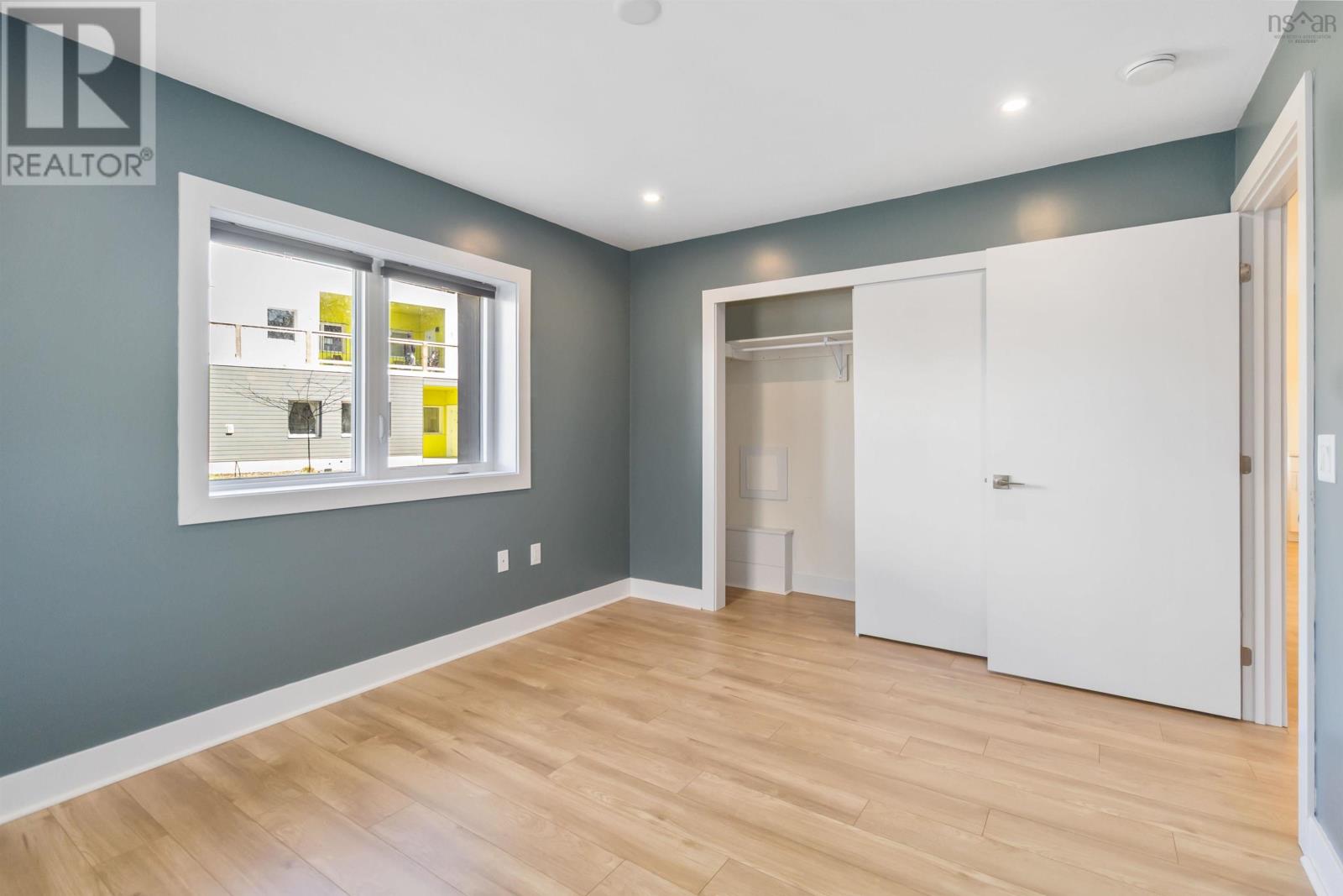 Property 12 of 14 of 201 3-25 Treehouse Lane