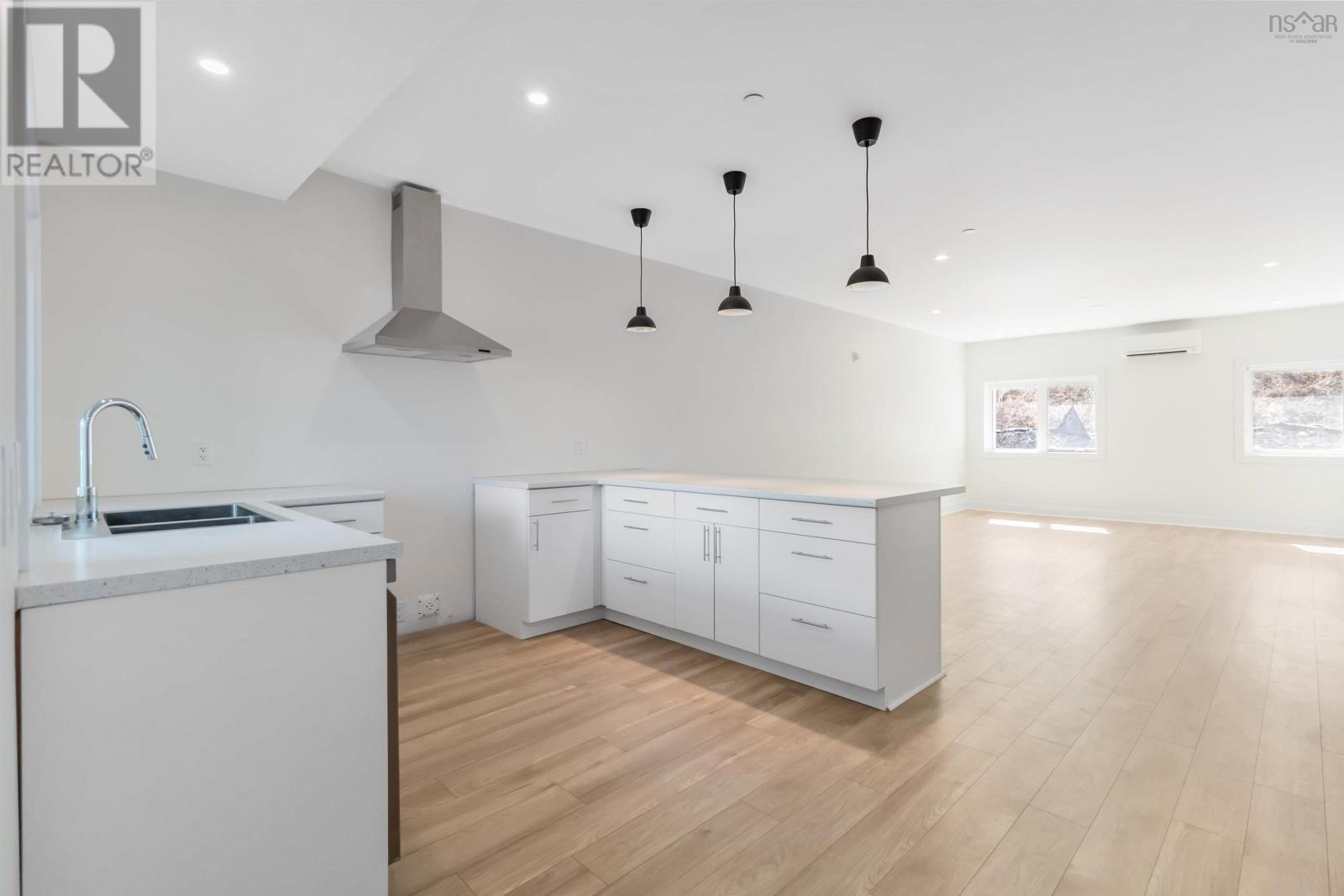 Property 2 of 14 of 201 3-25 Treehouse Lane