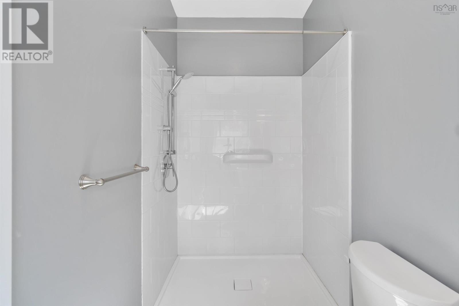 Property 6 of 14 of 201 3-25 Treehouse Lane