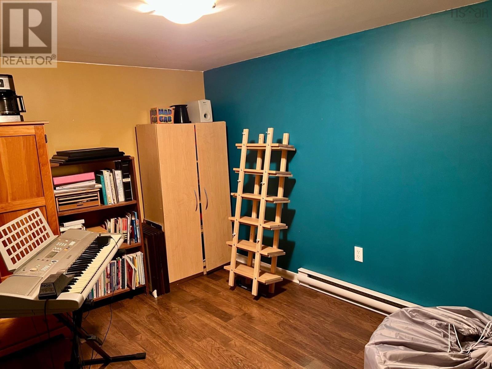 Property 16 of 24 of 33 Oak Road