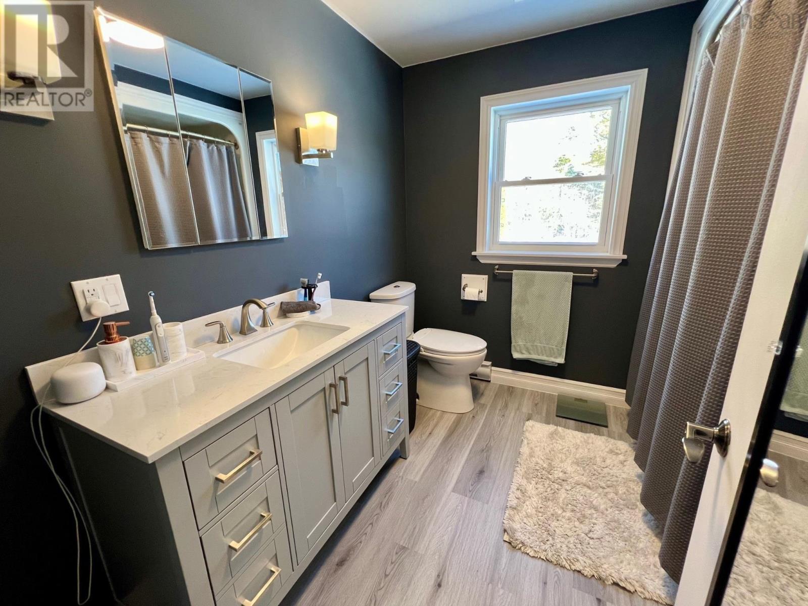 Property 18 of 24 of 33 Oak Road