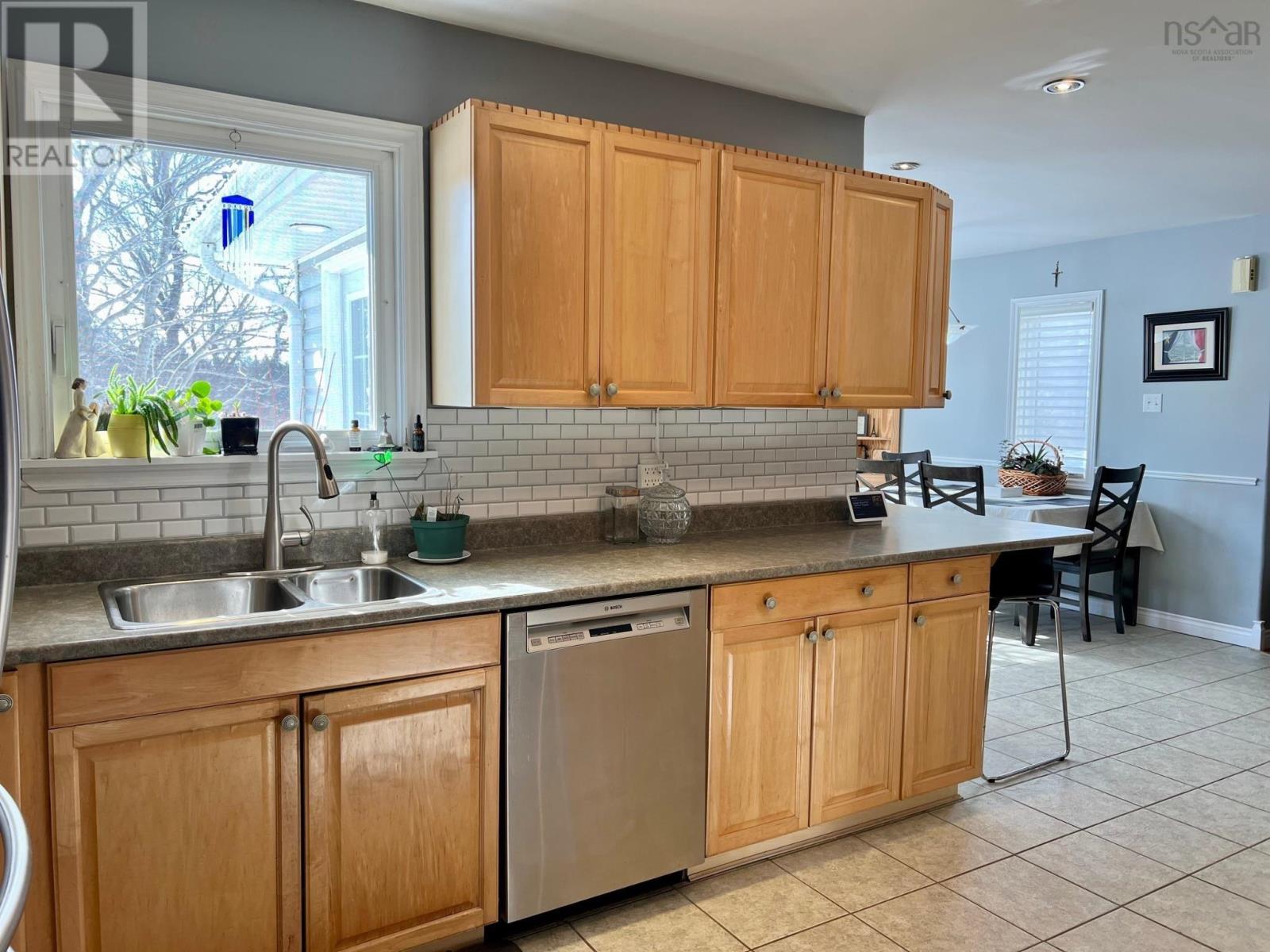 Property 22 of 24 of 33 Oak Road