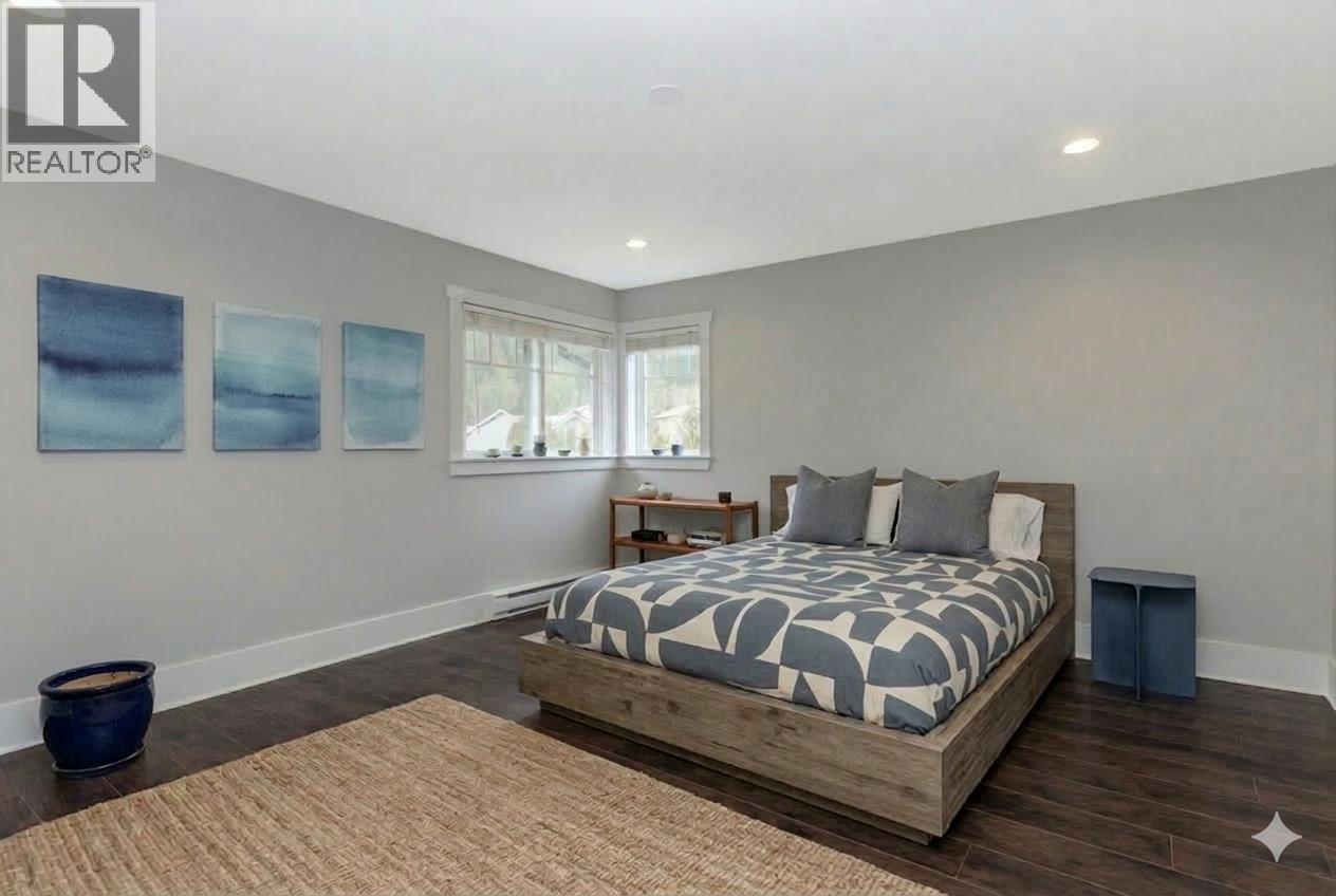 1003 ASH PLACE, Squamish