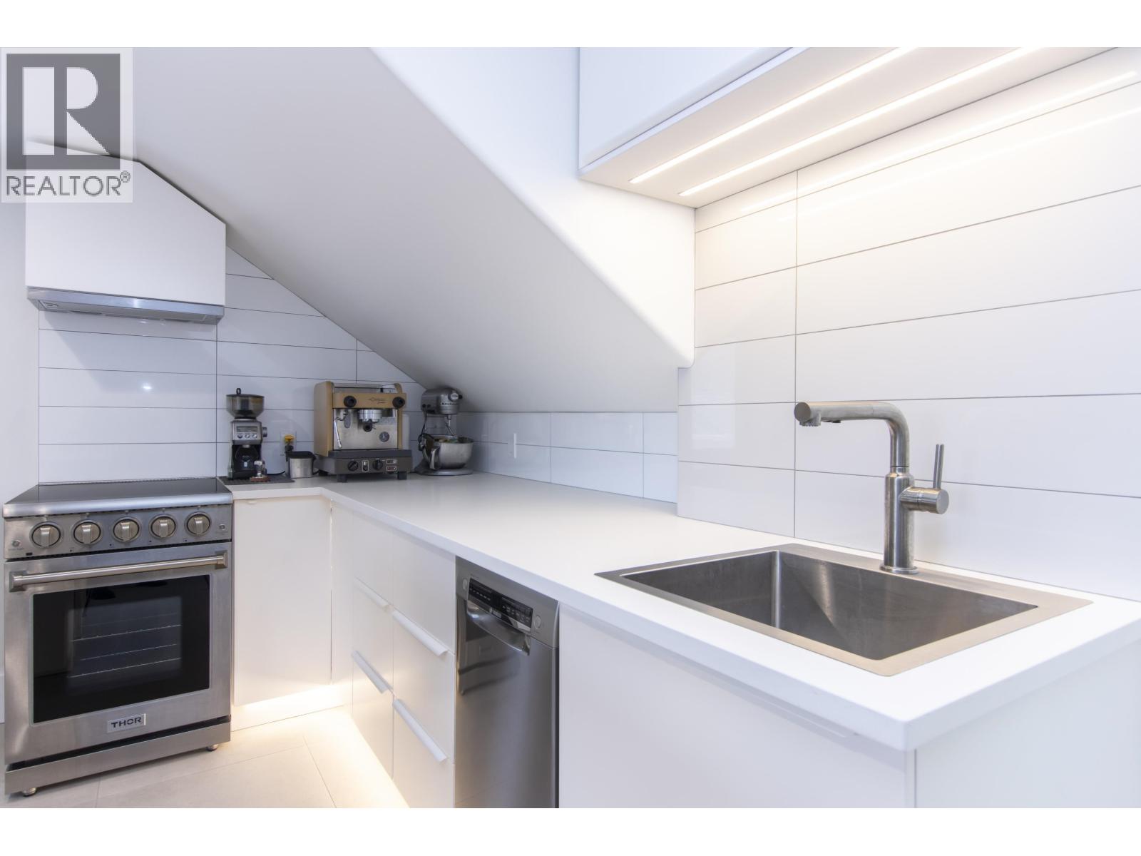 1003 ASH PLACE, Squamish