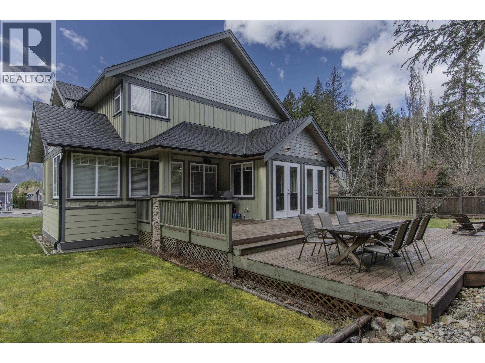 1003 ASH PLACE, Squamish