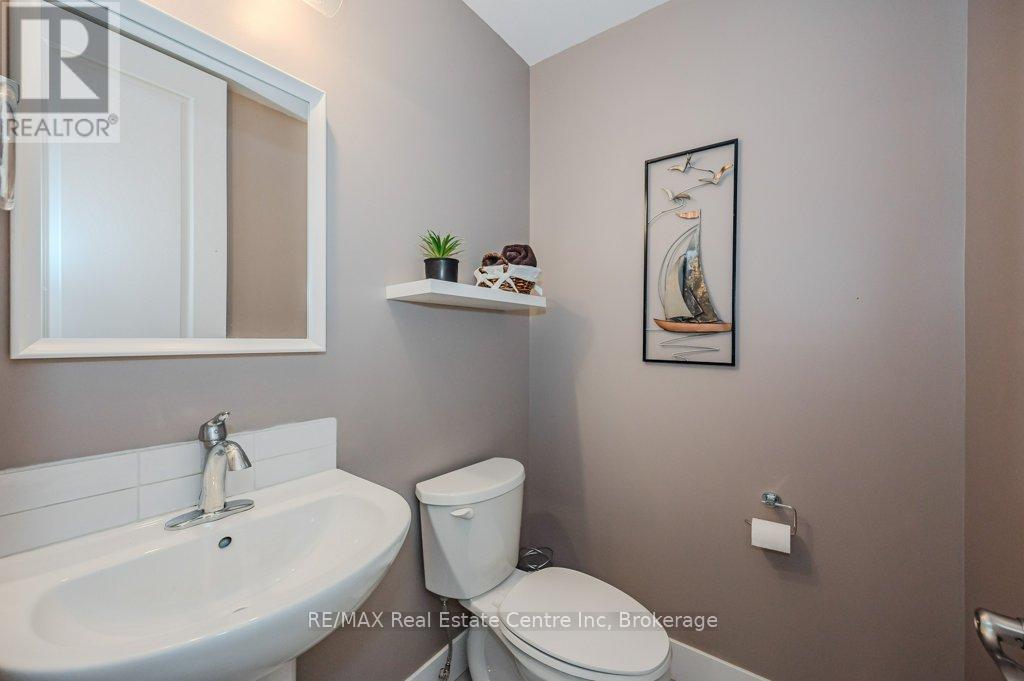 #18 744 NELSON STREET W - 18