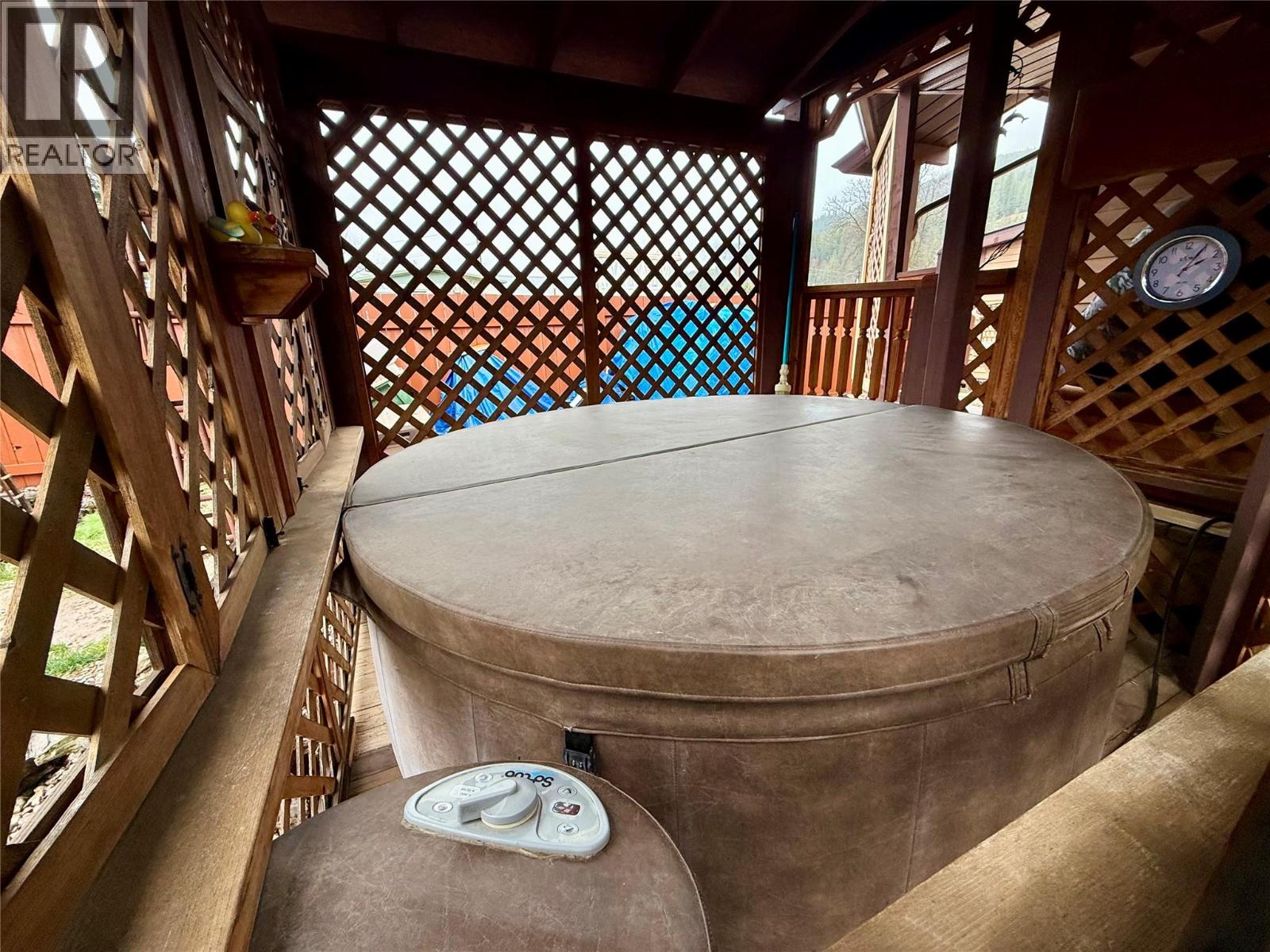 1094 WANJOFF ROAD - 35