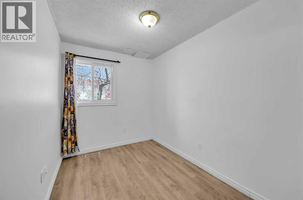 #3 2519 38 STREET NE - 21