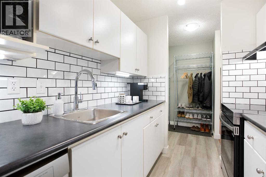 Single Family House for Sale in C  Galbraith Drive SW Glamorgan Calgary 