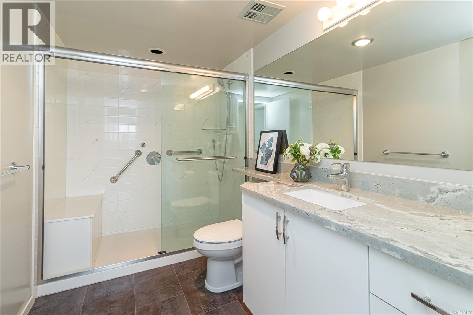 301 9805 Second Street, Sidney