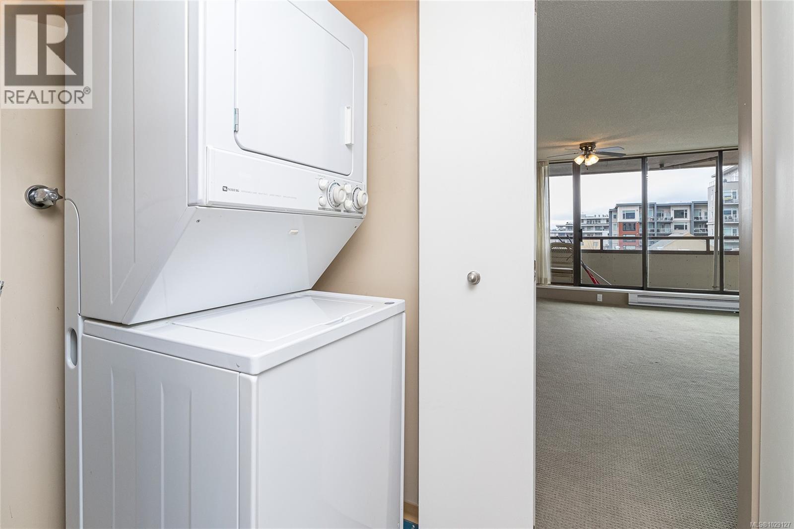 301 9805 Second Street, Sidney