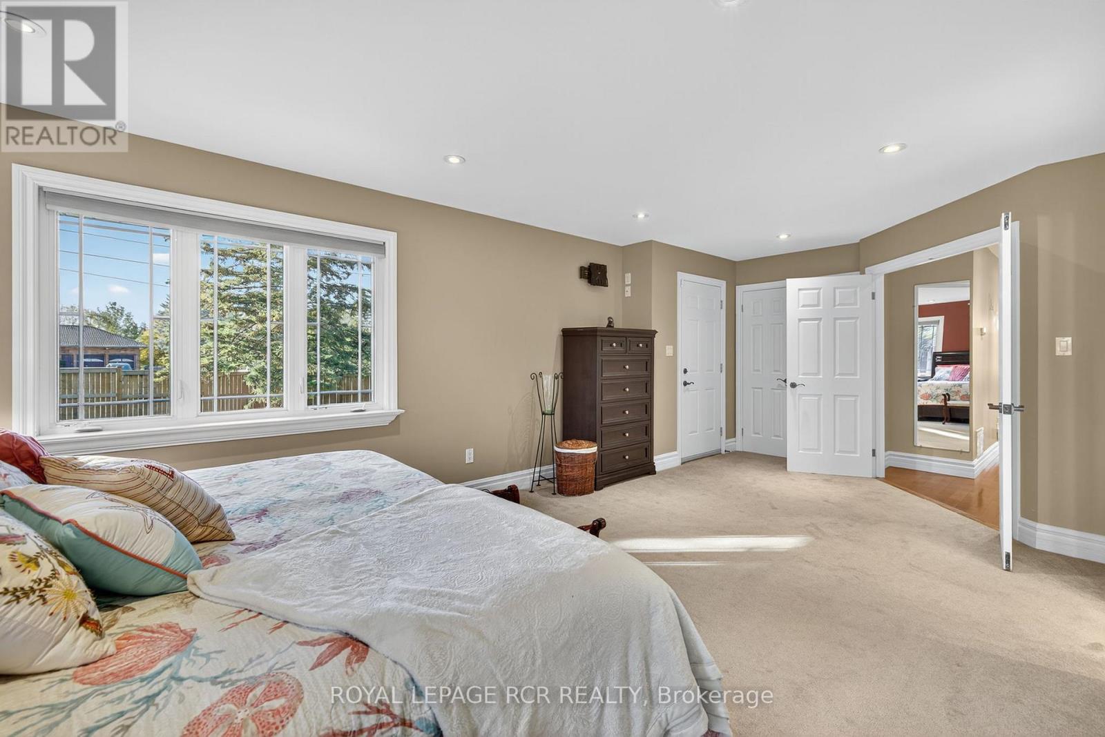 181 QUEEN STREET S - 22