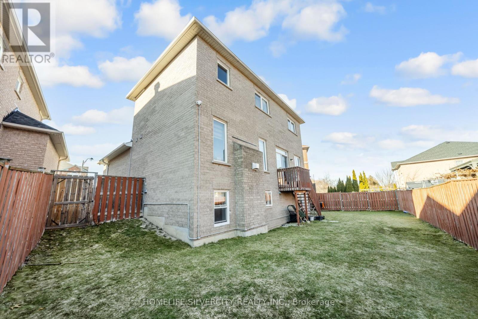 18 FINLAYSON CRESCENT,Brampton (Sandringham-Wellington),,